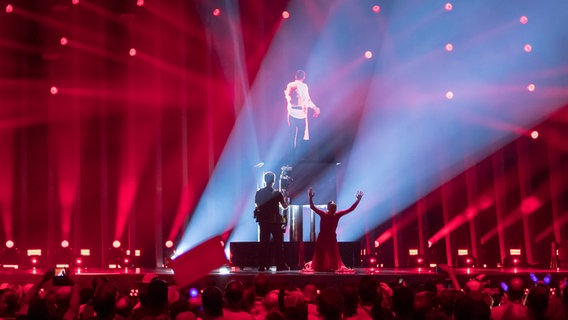 Alekseev auf der Bühne in Lissabon. © eurovision.tv Foto: Andres Putting