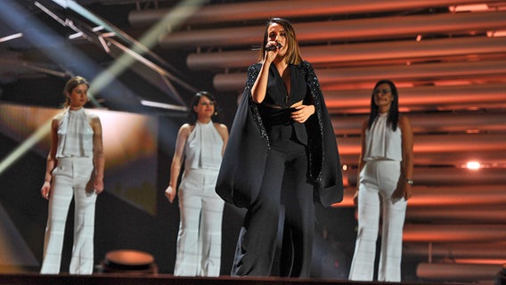 Die Künstlerin Elhaida Dani aus Albanien bei den Proben zum ersten Halbfinale in Wien © EBU/Andres Putting 