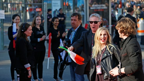 Die Künstlerin Molly Sterling aus Irland beim Rathausempfang des 60. ESC in Wien © NDR Foto: Rolf Klatt