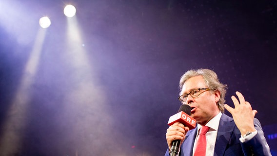 Die Künstler bei der offiziellen Opening Night des ESC 2015 im Euroclub in Wien. © NDR Foto: Rolf Klatt