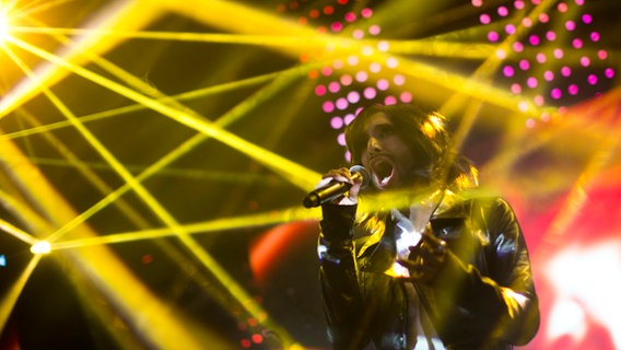 Die Künstler bei der offiziellen Opening Night des ESC 2015 im Euroclub in Wien. © NDR Foto: Rolf Klatt