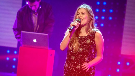 Zoë Straub als Gaststar beim Finale des "Kiddy Contest" am 7. November 2015 Wiener Stadthalle. © Picture-Alliance / Johannes Ehn 