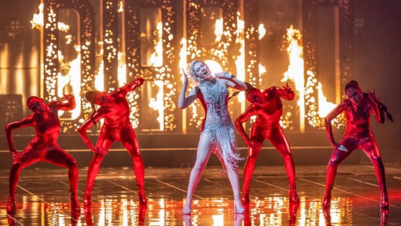 Die Sängerin Elena Tsagrinou auf der ESC Bühne in Rotterdam beim ersten Halbfinale. © eurovision.tv Foto: Andres Putting