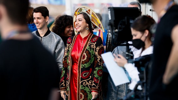 Manizha  (Russland) auf dem "Turquoise Carpet" in Rotterdam. © EBU Foto: Andres Putting