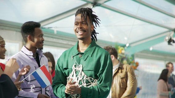 Jeangu Macrooy (Niederlande) auf dem "Turquoise Carpet" in Rotterdam. © NDR Foto: Aaron Moser