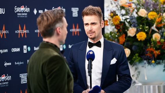 Uku Suviste (Estland) auf dem "Turquoise Carpet" in Rotterdam. © EBU Foto: Andres Putting