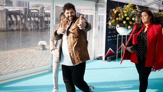 James Newman (Großbritannien) auf dem "Turquoise Carpet" in Rotterdam. © EBU Foto: Andres Putting