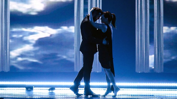 Marta Jandová und Václav Noid Bártabei aus der Tschechischen Republik der Probe für das zweite Halbfinale auf der ESC-Bühne in Wien. © EBU Foto: Elena Volotova