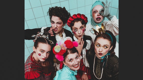 Die sechsköpfige Frauenband Vesna, Tschechiens ESC-Teilnehmerinnen 2023 © Vesna/Instagram @vesna__music 
