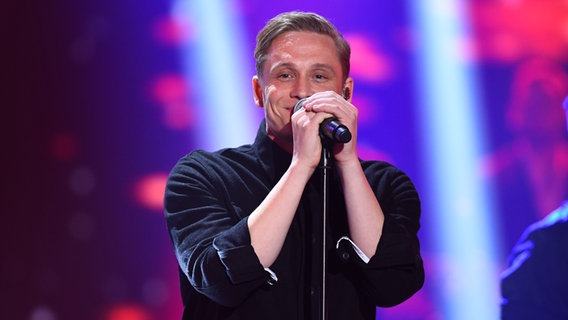 Matthias Schweighöfer auf der Bühne beim ESC-Vorentscheid  "Unser Song 2017". © Brainpool / Willi Weber Foto:  Willi Weber