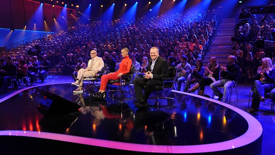 Thomas D, Alina Süggeler und Stefan Raab beim Finale von "Unser Star für Baku" am 16.02.2012 in Köln © NDR Foto: Willi Weber