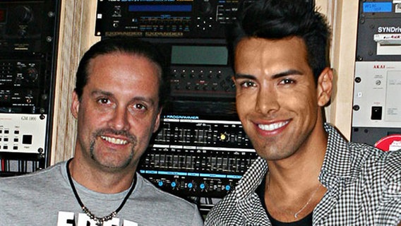 Alex Christensen und Oscar Loya im Studio  