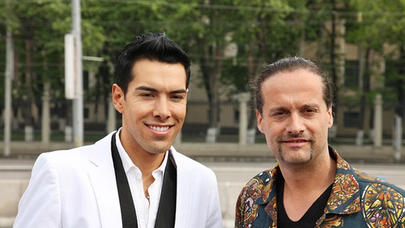 Alex und Oscar auf einer Bootstour in Moskau  Foto: Rolf Klatt