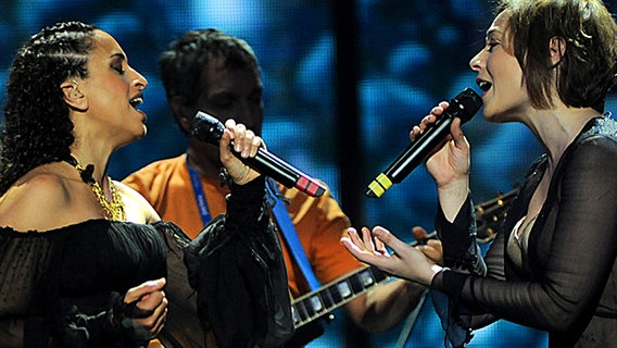 Noa und Mira bei der ersten Probe in Moskau © eurovision.tv 