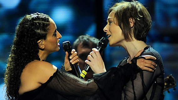 Noa und Mira bei der ersten Probe in Moskau © eurovision.tv 
