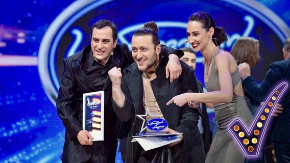 Oto Nemsadze ballt nach seinem Sieg bei Georgian Idol die Siegerfaust. © GPB 