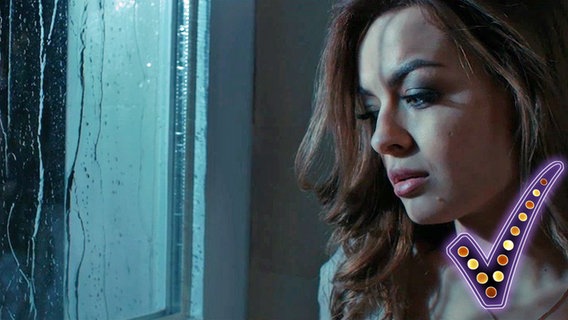 Szene mit Anna Odobescu aus dem Video zum Song "Stay"  