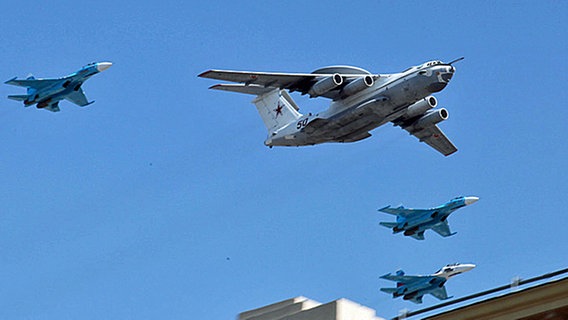 Militärflugzeuge über Moskau © NDR.de Foto: Rolf Klatt