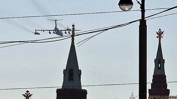 Militärflugzeuge über Moskau © NDR.de Foto: Rolf Klatt