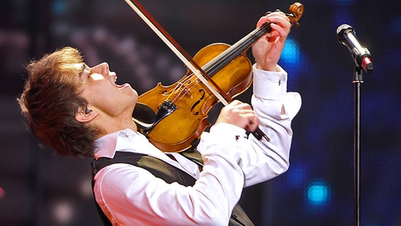 Alexander Rybak für Norwegen im Finale des ESC 2009  Foto: Alain Douit