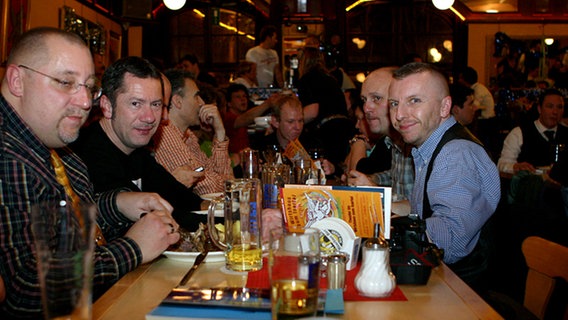 Fans beim OGAE Clubtreffen in München © NDR Foto: Marco Lambrecht