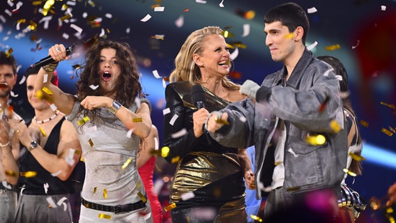 Finale von "Chefsache ESC": Gewinner Abor & Tynna mit Barbara Schöneberger © NDR, Raab ENTERTAINMENT Foto: Willi Weber