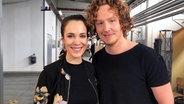 Alina Stiegler und Michael Schulte im Backstage-Bereich. © NDR 