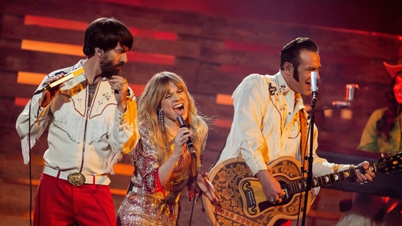 Ilse DeLange et The Bosshoss lors de la décision préliminaire ESC 2023. © picture alliance/dpa |  Rolf Vennenbernd 