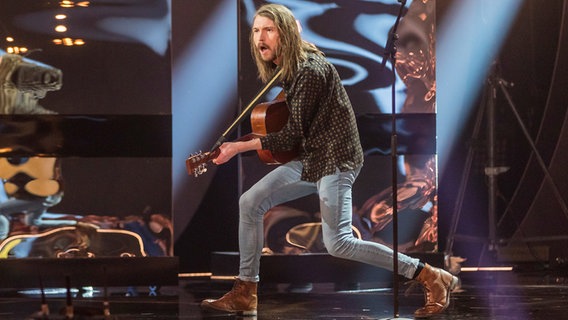 Xavier Darcy auf der Bühne beim Vorentscheid 2018 in Berlin. © NDR Foto: Rolf Klatt