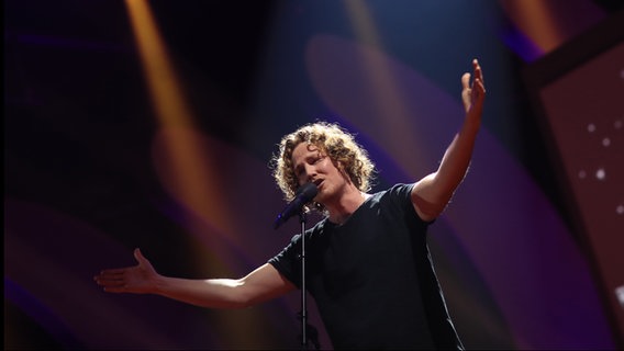 Michael Schulte auf der Bühne in Berlin. © NDR Foto: Rolf Klatt