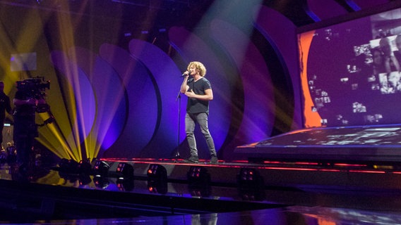 Michael Schulte auf der Bühne in Berlin. © NDR Foto: Rolf Klatt