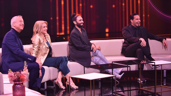 Thomas Hermanns, Jane Comerford, Conchita und Bülent Ceylan beim deutschen Vorentscheid auf der Bühne. Thomas Hermanns, Jane Comerford, Conchita und Bülent Ceylan beim deutschen Vorentscheid auf der Bühne. © NDR Foto: André Kowalski