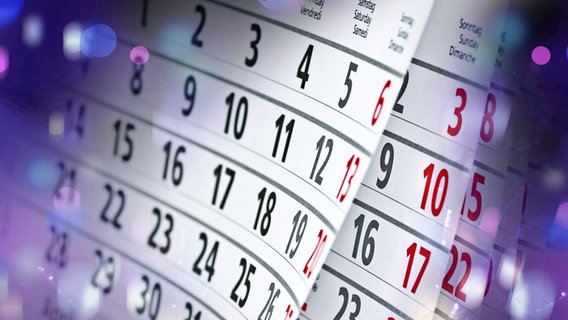 Ein Wandkalender mit bunten Lichtflecken. © fotolia Foto: bittedankeschön, gena96