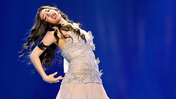 Ivi Adamou für Zypern auf der Bühne © NDR Foto: Rolf Klatt