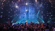 Lena Meyer-Landrut präsentiert ihren Gewinner-Song "Satellite" im Finale des Eurovision Song Contestes 2010 in Oslo. © Rolf Klatt / WireImage Foto: Rolf Klatt