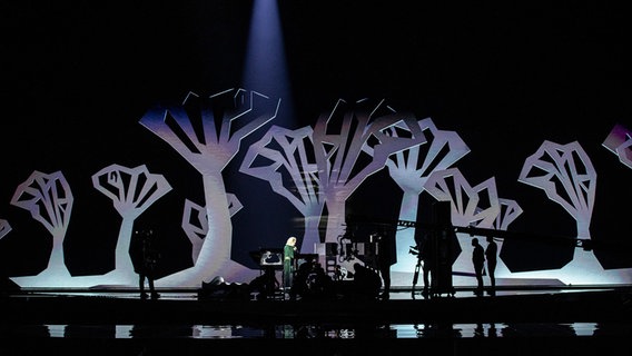 Lesley Roy (Irland) auf der Bühne. © EBU Foto: Andres Putting