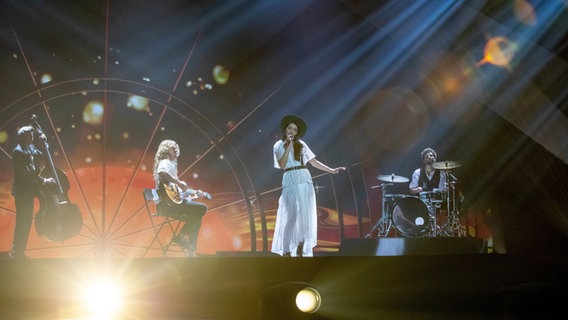 Für Lettland	steht Carousel mit "That Night" auf der ESC-Bühne. © eurovision.tv Foto: Andres Putting