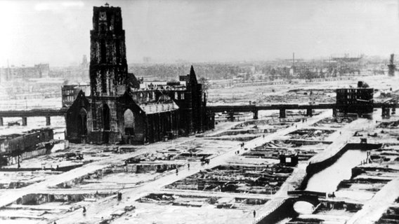 Die nach dem Zweiten Weltkrieg zerstörte und entrümpelte Innenstadt von Rotterdam.  Foto: dpa